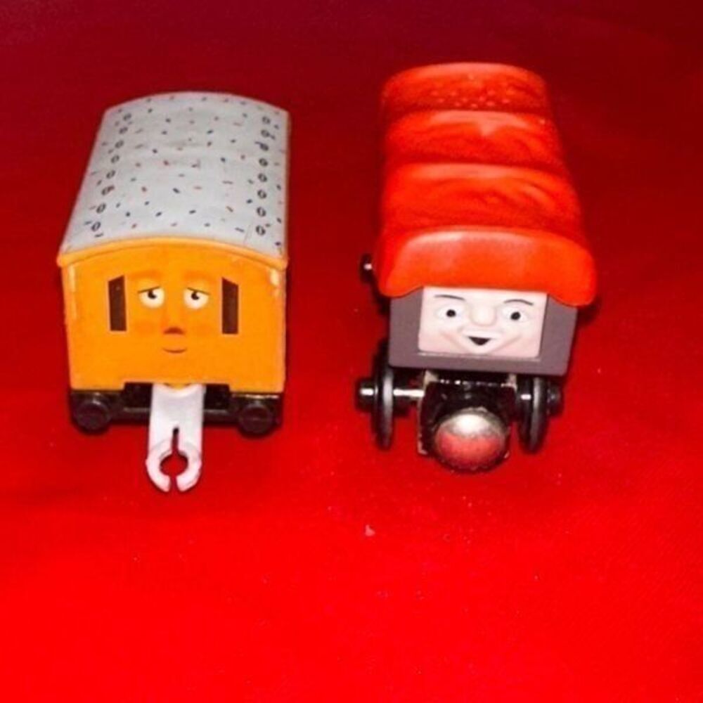 Thomas and Friends Railway CLARABEL & GIGGLING TROUBLESOME TRUCK - Picture 4 of 6